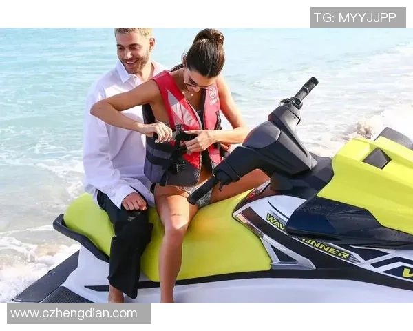 点赞肯豆的足球巨星是谁 他与模特的亲密关系引发关注